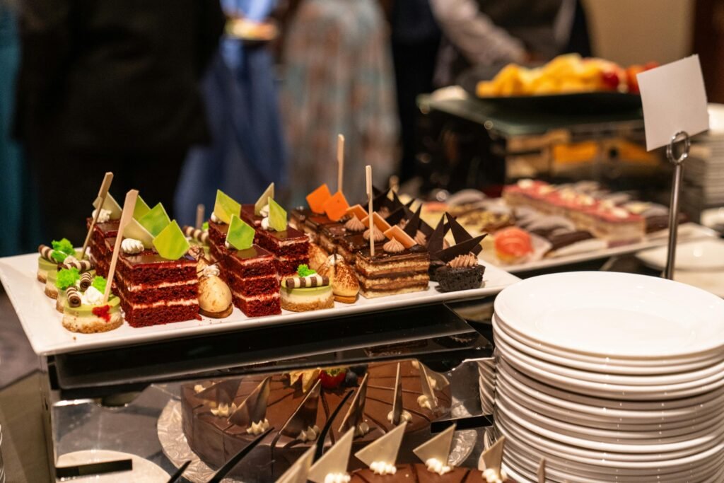 3 أسرار تنظيم ضيافة الخطوبة التي تترك انطباعًا فاخرًا 2 ضيافة الخطوبة